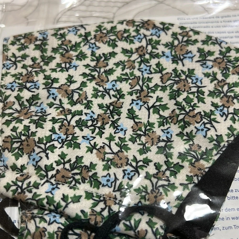 Tory Burch floral design face mask New in package